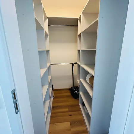Sea Whisper Hevenia Apartman *
