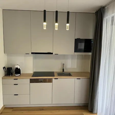 Sea Whisper Hevenia Apartman *